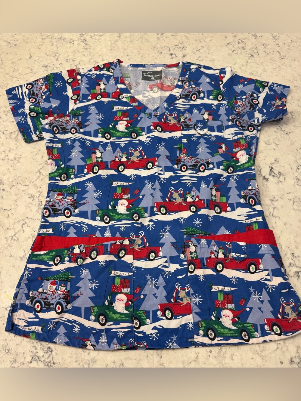 Butter- Soft Small Women’s Christmas themed Vneck Scrub Top. EUC